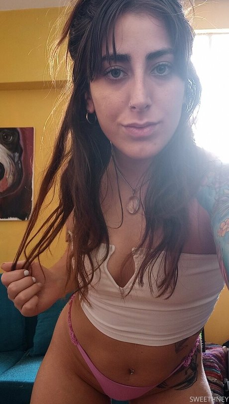 Naakte gelekte OnlyFans-foto van Bitchpleassse