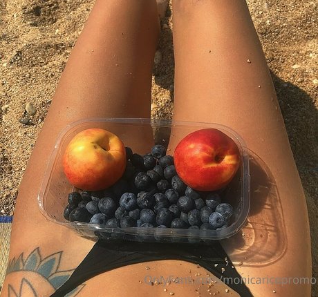 Naakte gelekte OnlyFans-foto van Monicaricepromo