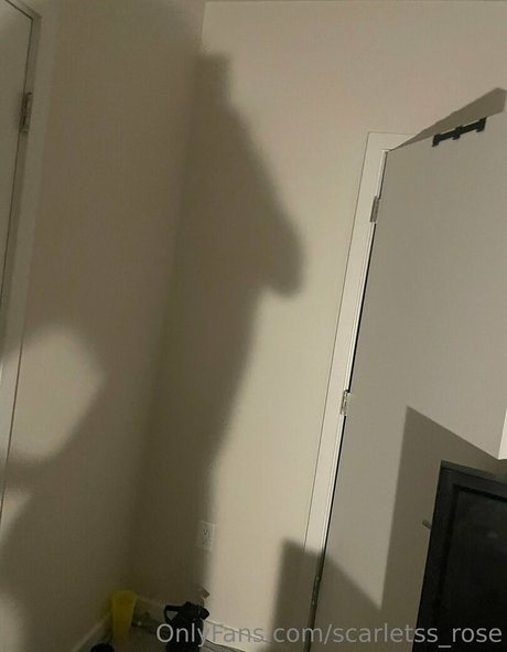 Naakte gelekte OnlyFans-foto van Scarletssrose