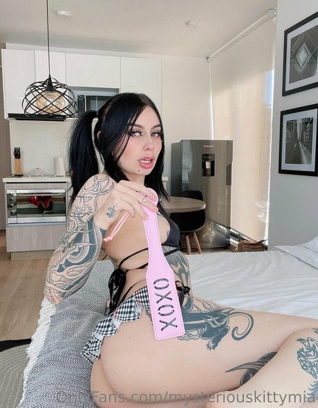 Naakte gelekte OnlyFans-foto van Kinkykittymia