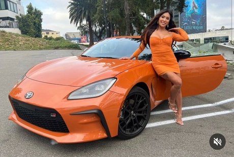 Naakte gelekte OnlyFans-foto van Jenalarose