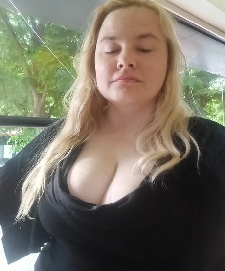 Naakte gelekte OnlyFans-foto van Dejana Savi