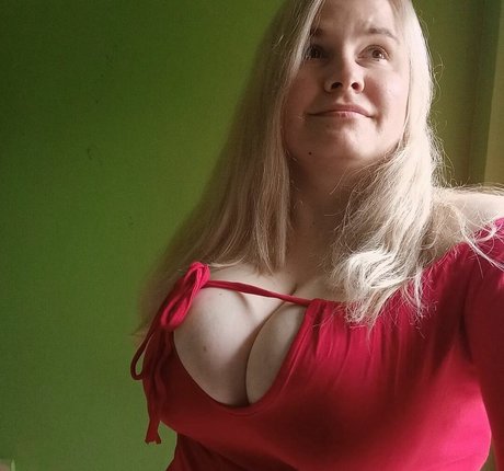 Naakte gelekte OnlyFans-foto van Dejana Savi