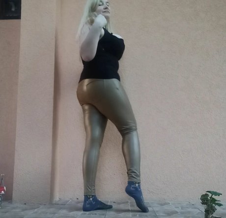 Naakte gelekte OnlyFans-foto van Dejana Savi