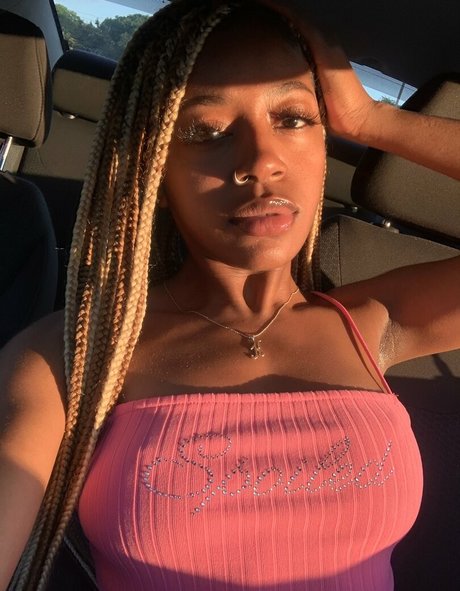 Naakte gelekte OnlyFans-foto van Kekedascorpio