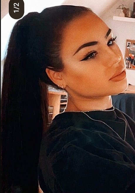Naakte gelekte OnlyFans-foto van Fiona Schramm