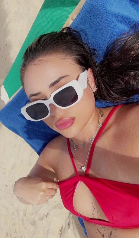 Naakte gelekte OnlyFans-foto van Fiona Schramm