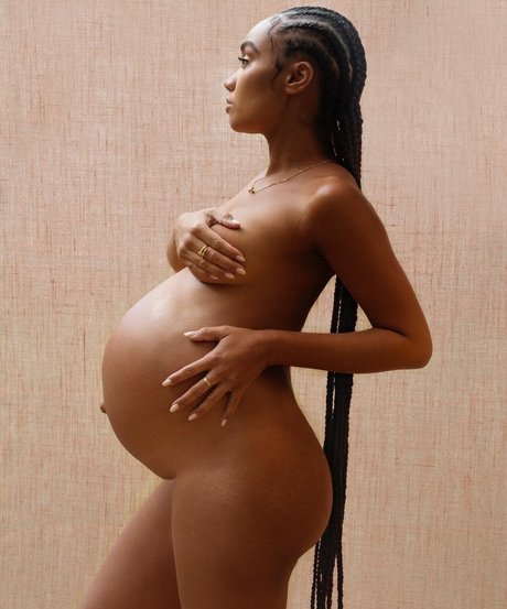 Naakte gelekte OnlyFans-foto van Leighanne Pinnock