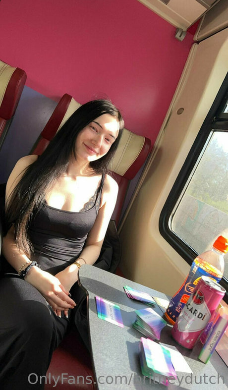 Naakte gelekte OnlyFans-foto van Britneydutch18