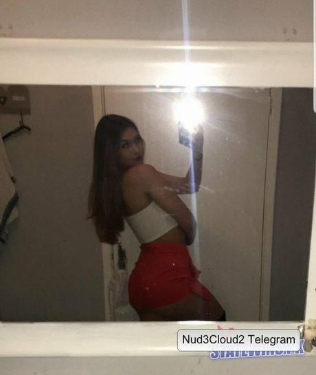 Naakte gelekte OnlyFans-foto van Throat Coach