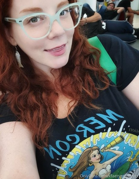 Naakte gelekte OnlyFans-foto van Xfaeryprincessx