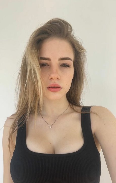 Naakte gelekte OnlyFans-foto van Fabienne0805