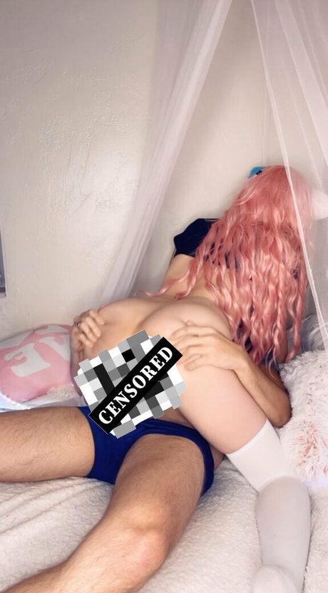 Naakte gelekte OnlyFans-foto van Emeryfennecfree