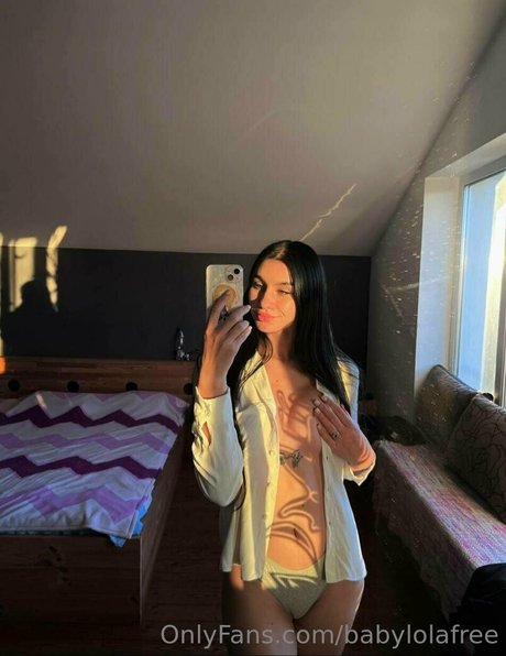 Naakte gelekte OnlyFans-foto van Babylolafree