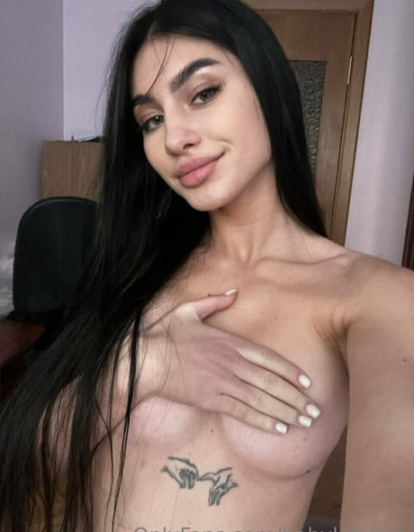Naakte gelekte OnlyFans-foto van Babylolafree