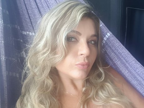 Naakte gelekte OnlyFans-foto van Kris Bianco