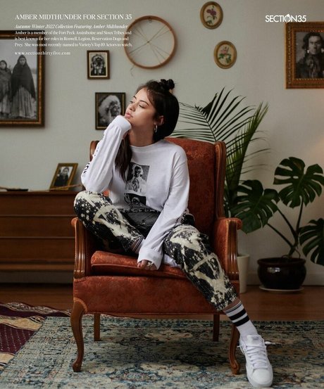 Naakte gelekte OnlyFans-foto van Amber Midthunder