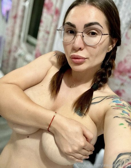 Naakte gelekte OnlyFans-foto van Alexandrarusu