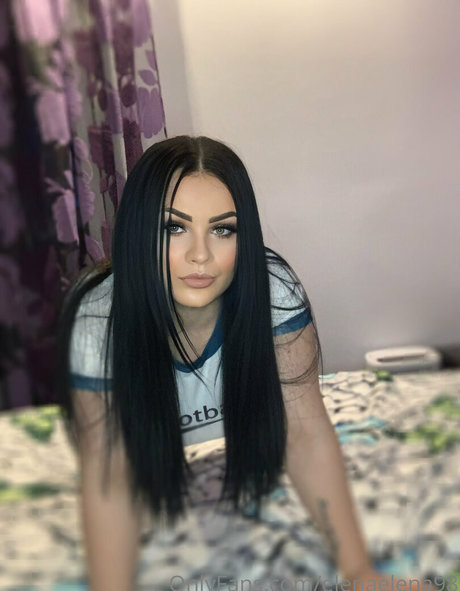 Naakte gelekte OnlyFans-foto van Senzuallover98