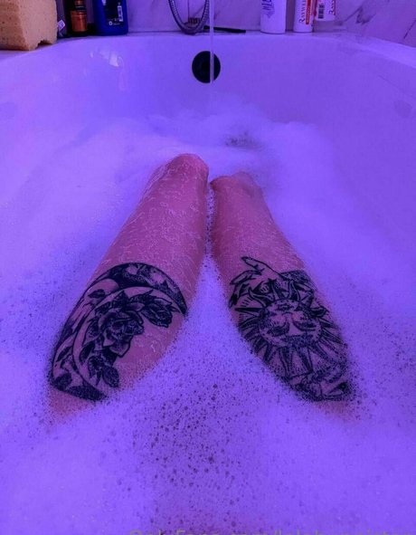 Naakte gelekte OnlyFans-foto van Lovelylollyhehe