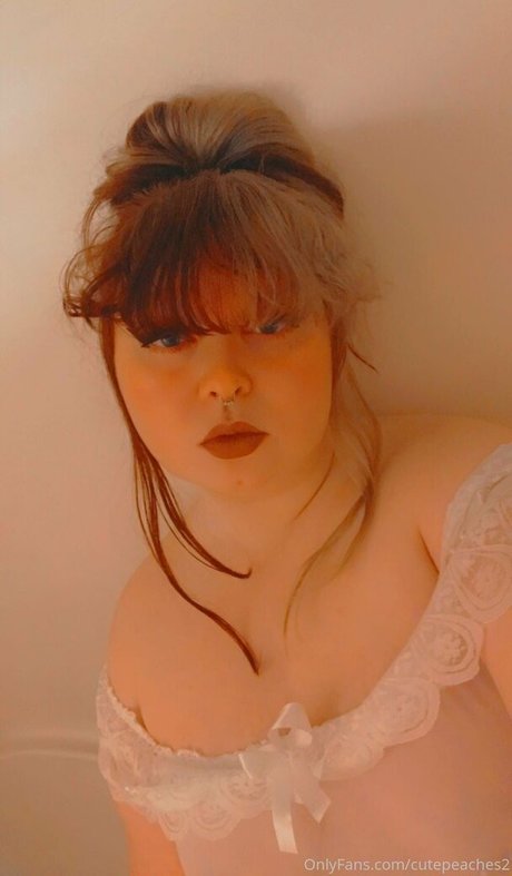Naakte gelekte OnlyFans-foto van Cutepeaches2