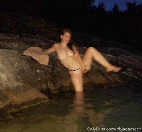 Naakte gelekte OnlyFans-foto van Bbjademoon