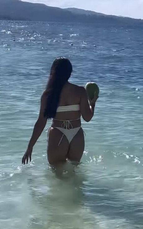 Naakte gelekte OnlyFans-foto van Sian Gabbidon