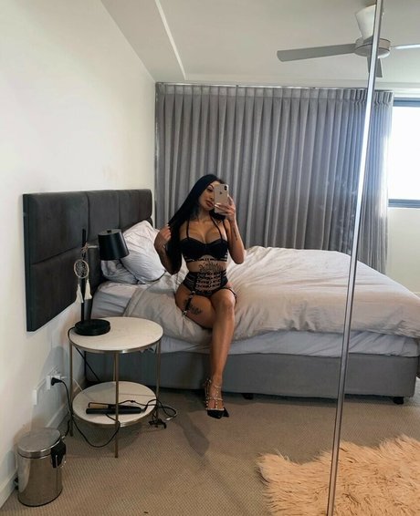 Naakte gelekte OnlyFans-foto van Tamika Dudley