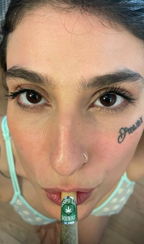 Naakte gelekte OnlyFans-foto van Camilla Leotta