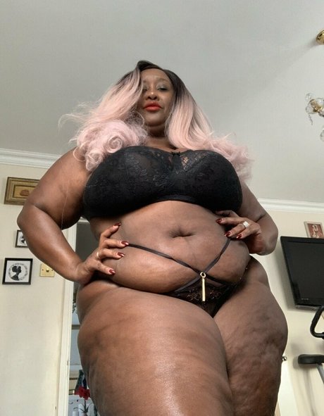 Naakte gelekte OnlyFans-foto van Madamcaramel