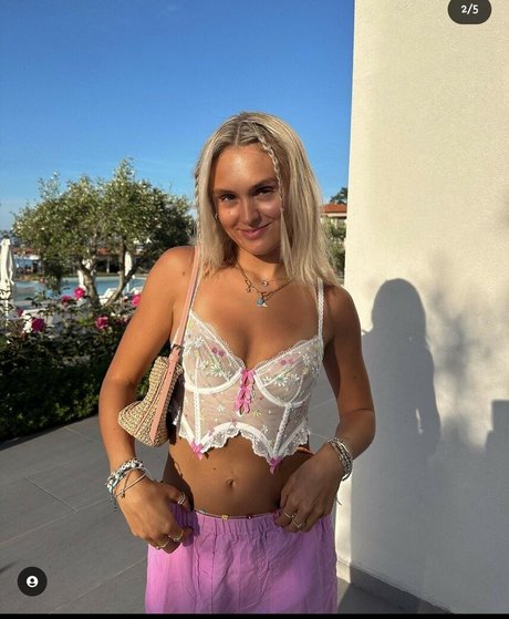 Naakte gelekte OnlyFans-foto van Misha Grimes