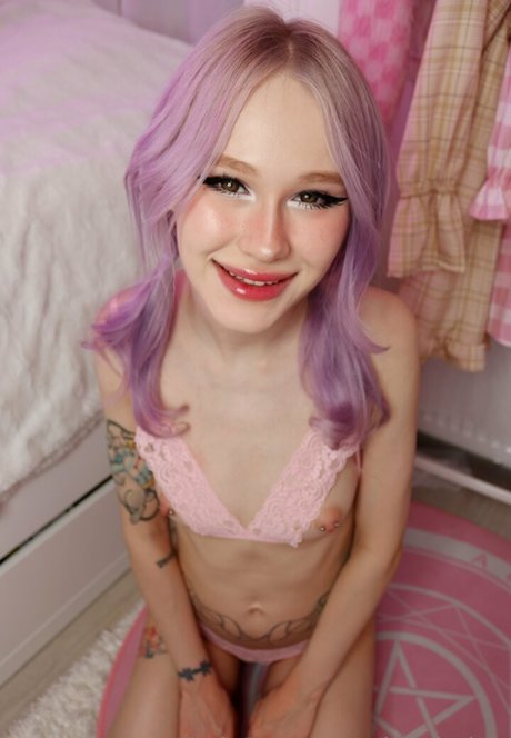Naakte gelekte OnlyFans-foto van Kiraistiny