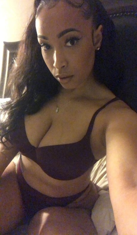 Naakte gelekte OnlyFans-foto van Robynbanks