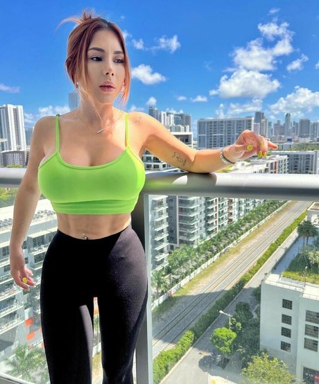 Naakte gelekte OnlyFans-foto van Kiara Silva