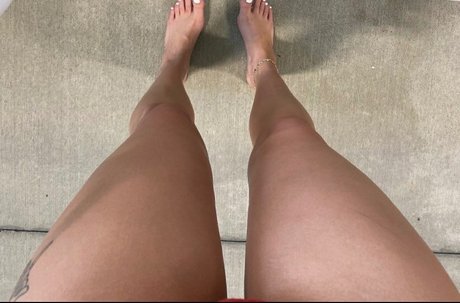 Naakte gelekte OnlyFans-foto van Kota Jane