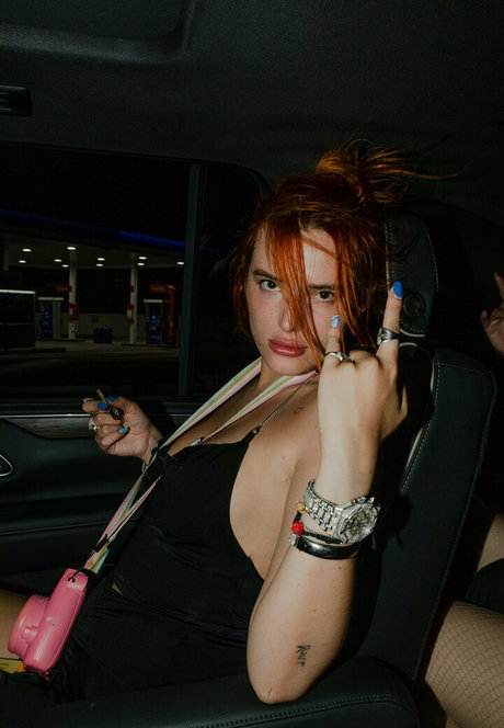 Naakte gelekte OnlyFans-foto van Bella Thorne