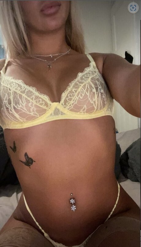 Naakte gelekte OnlyFans-foto van Josie Broom