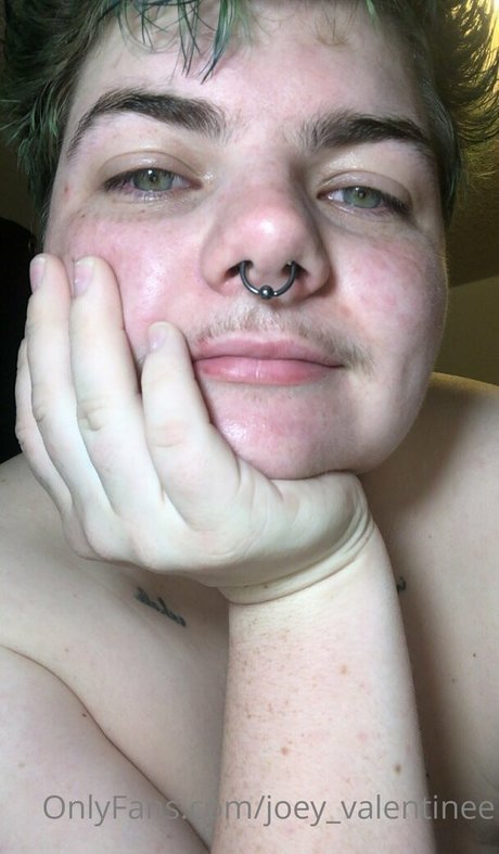 Naakte gelekte OnlyFans-foto van Joeyvalentinee