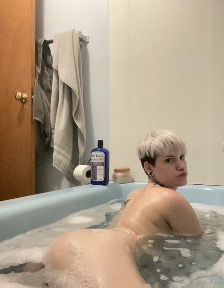 Naakte gelekte OnlyFans-foto van Nicolelow94