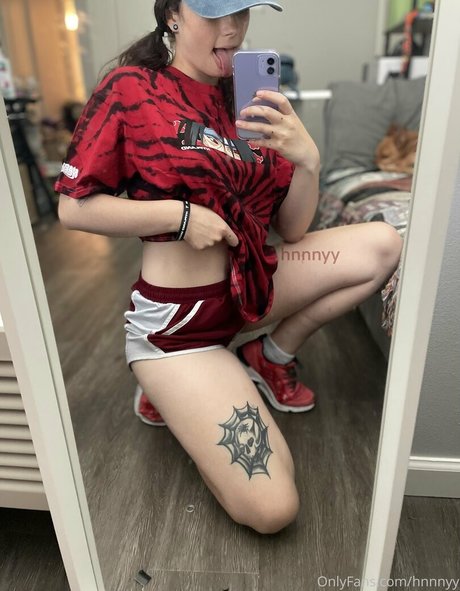 Naakte gelekte OnlyFans-foto van Hnnnyy