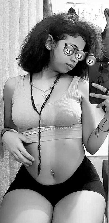 Naakte gelekte OnlyFans-foto van Karikyuti