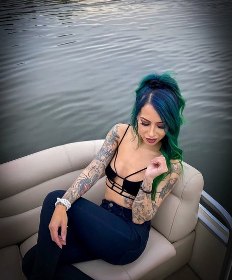 Naakte gelekte OnlyFans-foto van Meghanelle