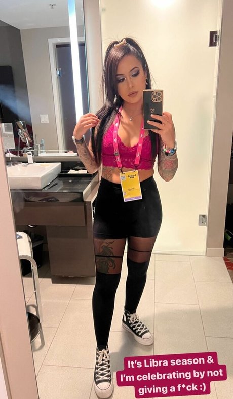 Naakte gelekte OnlyFans-foto van Meghanelle