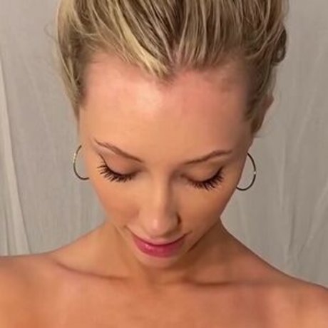 Naakte gelekte OnlyFans-foto van Philanthropist