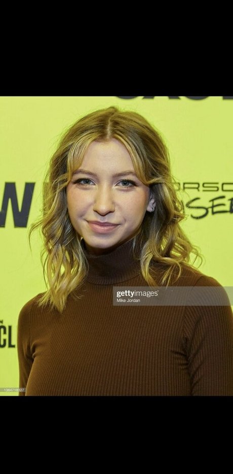 Naakte gelekte OnlyFans-foto van Katelyn Nacon