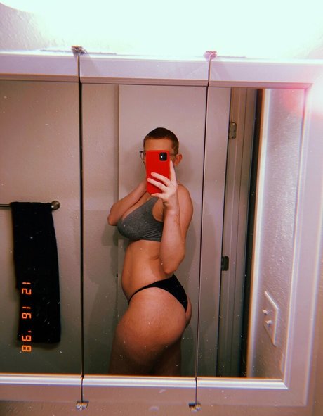 Naakte gelekte OnlyFans-foto van Sexxilexxi23
