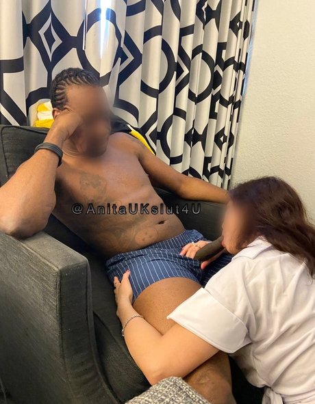 Naakte gelekte OnlyFans-foto van Anitaukslut4u