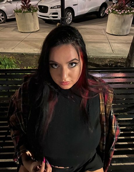 Naakte gelekte OnlyFans-foto van Alexa Nicole Ray