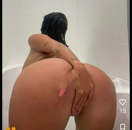 Naakte gelekte OnlyFans-foto van Loumrcsl