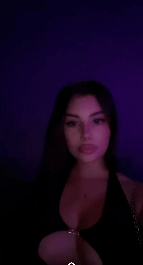 Naakte gelekte OnlyFans-foto van Loumrcsl